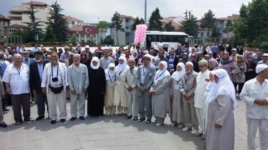 Boz&uuml;y&uuml;k&rsquo;te Ramazan Umrecileri Kutsal Topraklara Uğurlandı