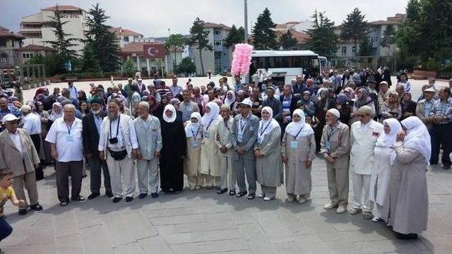 Bozüyük’te Ramazan Umrecileri Kutsal Topraklara Uğurlandı