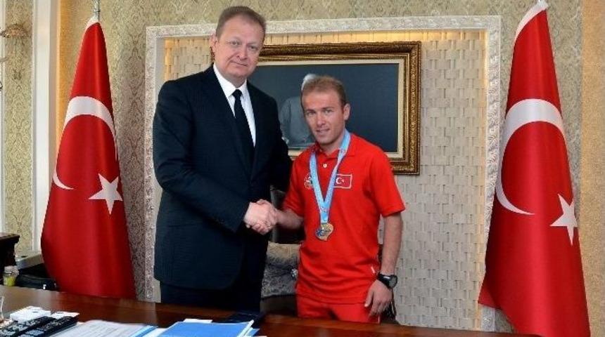 Milli Atlet Muslu Vali Yavuz&rsquo;u Ziyaret Etti