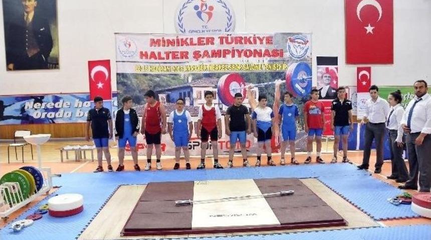 Ağrılı Minik Haltercilerin B&uuml;y&uuml;k Başarısı