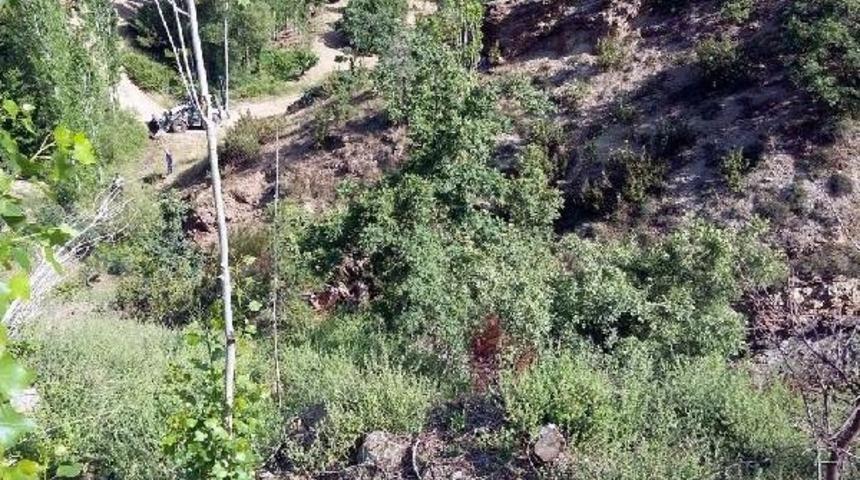 Trakt&ouml;r Şarampole Yuvarlandı: 1 &Ouml;l&uuml;, 1 Yaralı