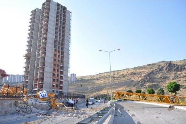 İnşaata Demir Bırakan Kule Vinç Devrildi: 2 Ölü, 3 Yaralı