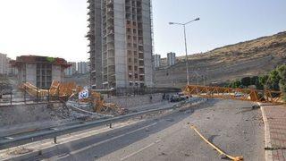 İzmir’de Vinç Faciası: 2 Ölü, 3 Yaralı