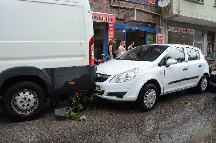 Balıkesir’de Dereler Taştı, Araçlar Sürüklendi G1