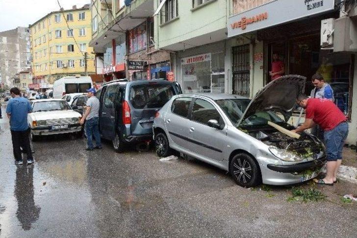 Balıkesir’de Dereler Taştı, Araçlar Sürüklendi G2