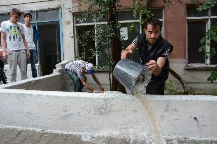 Balıkesir’de Dereler Taştı, Araçlar Sürüklendi G4