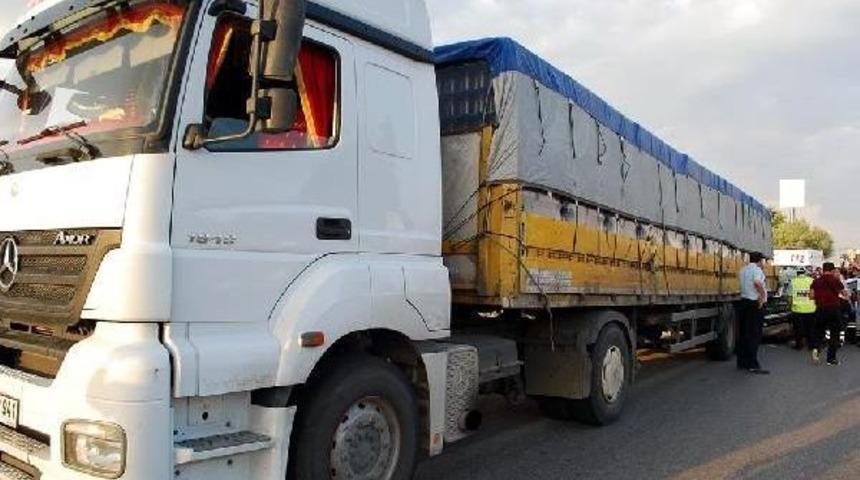 Otomobil, Tır'ın Altına Girdi: 1 &Ouml;l&uuml;,1 Yaralı