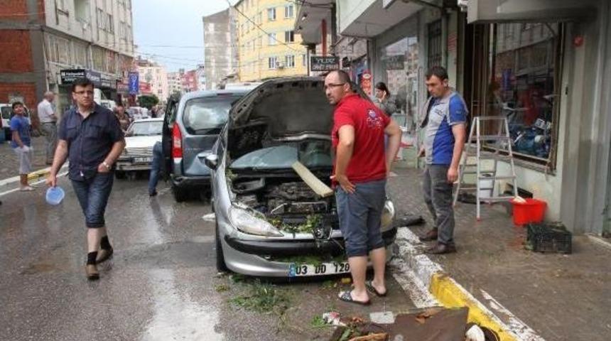 Balıkesir Yağmura Teslim Oldu, Onlarca Ev Ve Işyerini Su Bastı