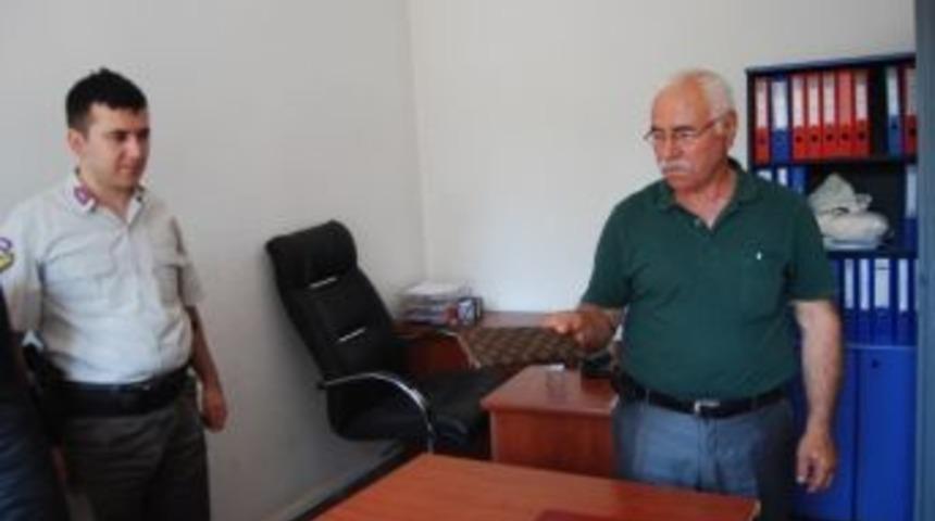 Minib&uuml;ste Bulduğu C&uuml;zdanı Jandarmaya Teslim Etti