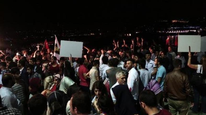 Mısır Konsolosluğu &Ouml;n&uuml;nde Mursi Eylemi