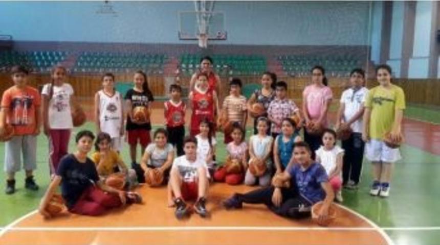 Yaz Spor Okullarına 3 Bin 500 &Ouml;ğrenci Katılıyor