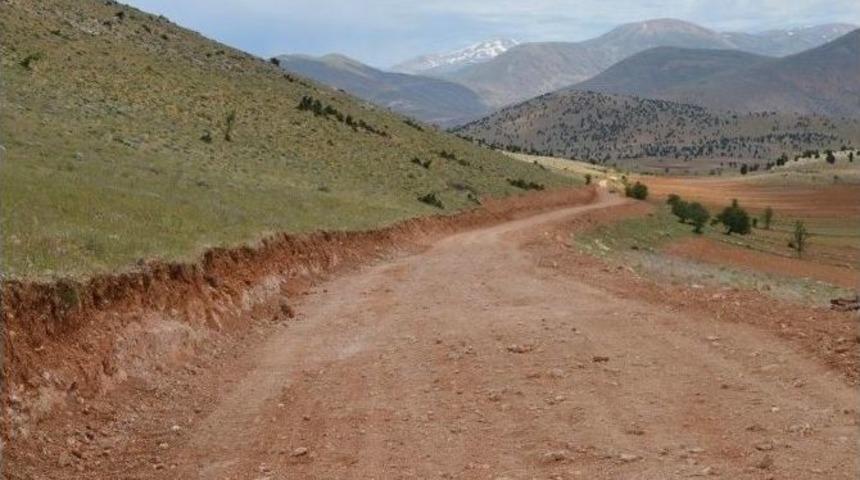 Korkuteli&rsquo;nde Yol &Ccedil;alışmaları Devam Ediyor