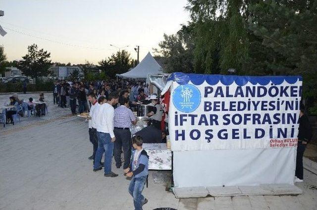 Palandöken Belediyesinin İftar Sofraları Hazır