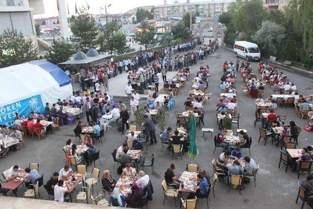 Palandöken Belediyesinin İftar Sofraları Hazır