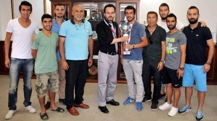 Ad&uuml; Futbol Takımı &Uuml;niversitelerarası S&uuml;per Lig&rsquo;e Y&uuml;kseldi