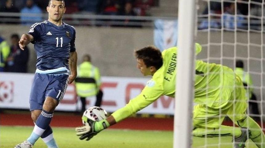 Muslera Arjantin Karşısında Devleşti