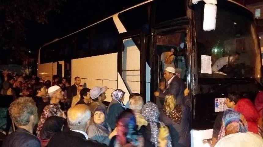 Umre Yolcuları, Dua Ve G&ouml;zyaşları İle Uğurlandı