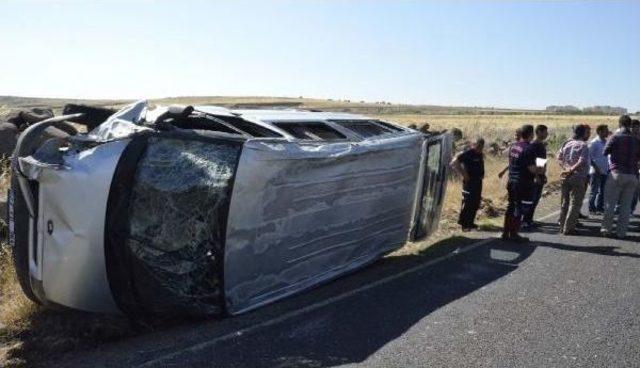 Siverek te Minib&uuml;s Devrildi: 3 Yaralı 2
