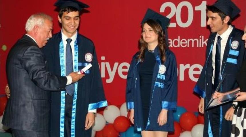 Tıp Fak&uuml;ltesi'nin 1'inci Ve 3'&uuml;nc&uuml;s&uuml; Ikizler