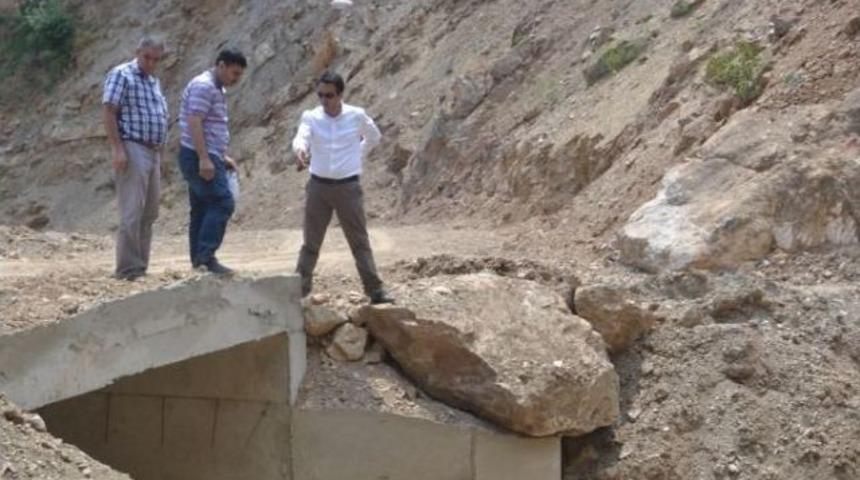 Kaymakam K&ouml;y Yollarının Yapımını İncelenmesi