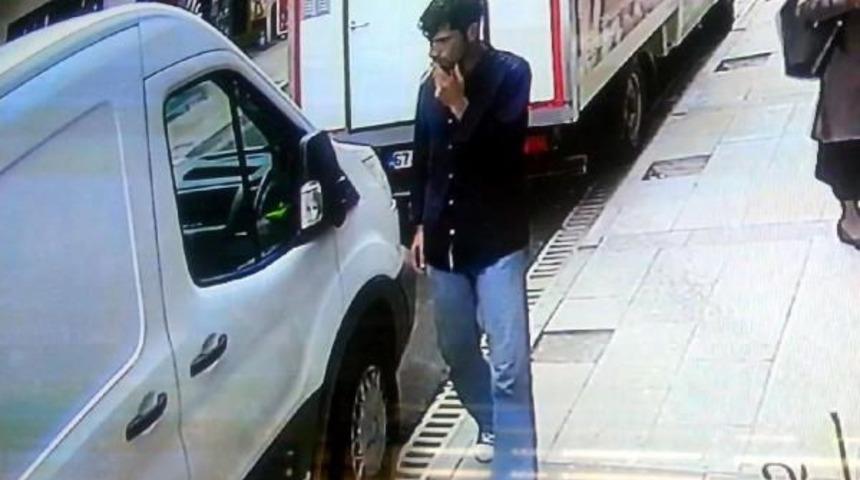 Minib&uuml;sten Cep Telefonu Hırsızlığı G&uuml;venlik Kamerasında