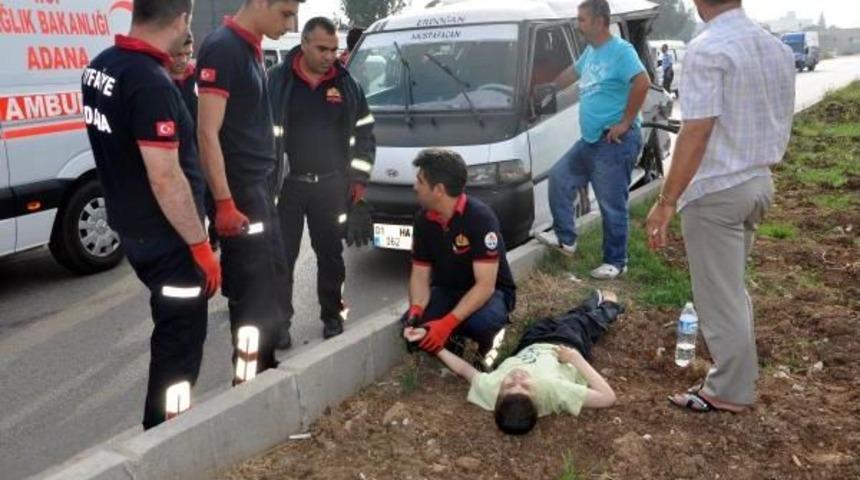 Engelli &Ouml;ğrencilerin Servisine Kamyon &Ccedil;arptı: 3 Yaralı