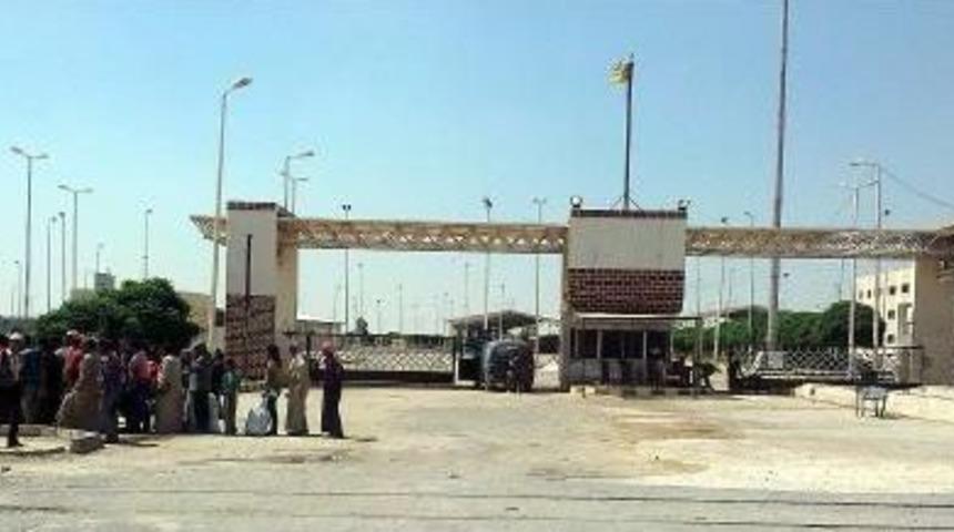 Silahlı Ypg'lilerin Sınırında N&ouml;bet Tuttuğu Telebyad'a Geri D&ouml;n&uuml;şler Başladı