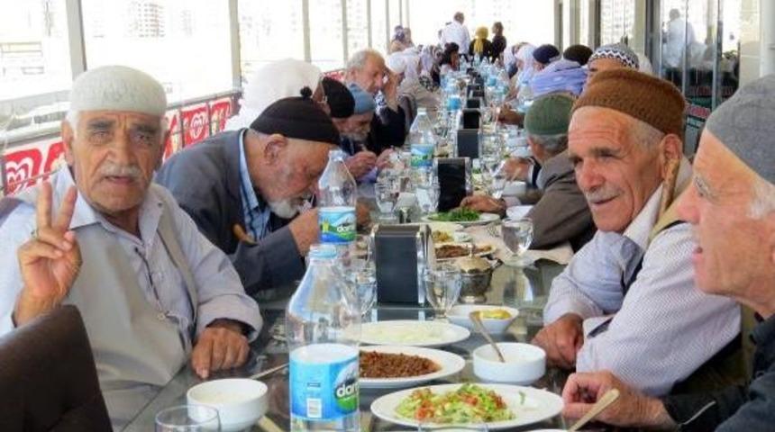 Diyarbakır'da Kimsesiz Yaşlılara Ramazan &Ouml;ncesi Tarih Gezisi