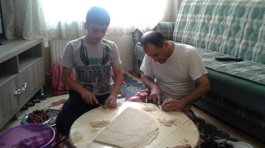 Erkek &Ccedil;ocuklardan Anneye Ramazan Desteği