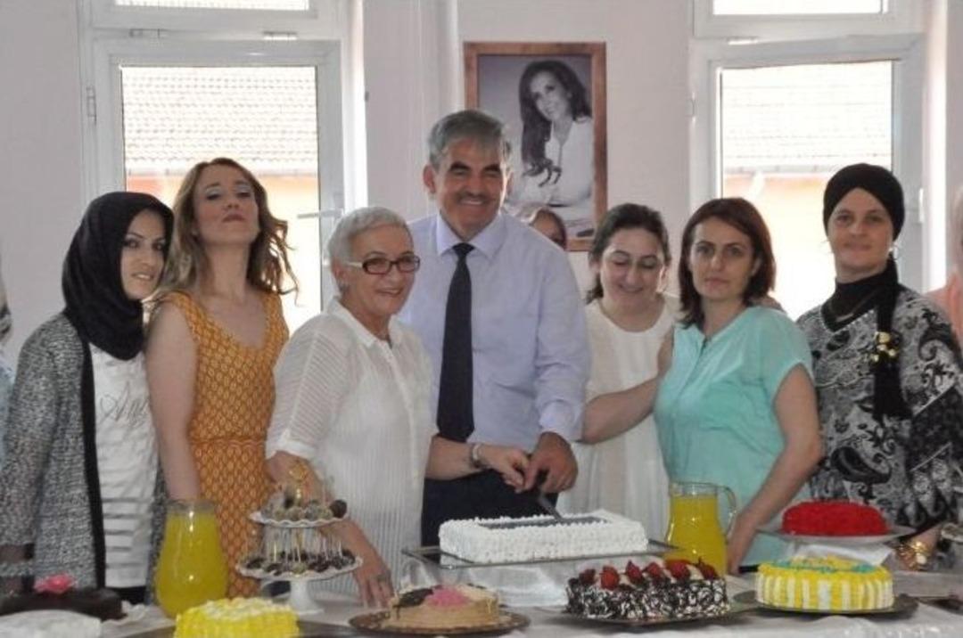 Pasta Kursuna Katılan Kursiyerler H&uuml;nerlerini Sergiledi