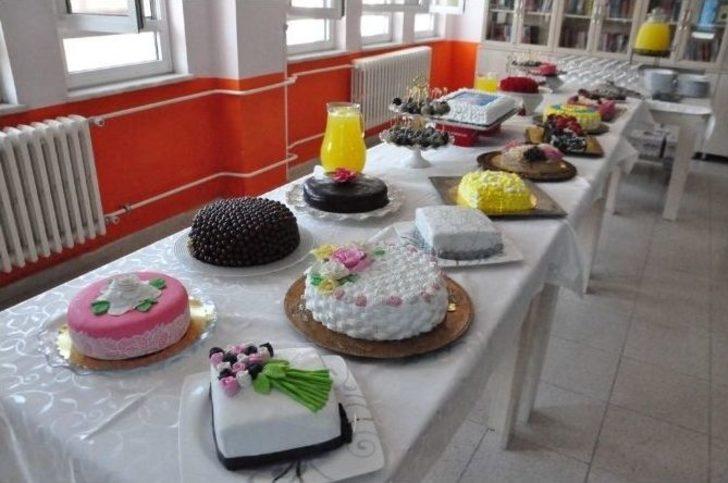 Pasta Kursuna Katılan Kursiyerler Hünerlerini Sergiledi G1