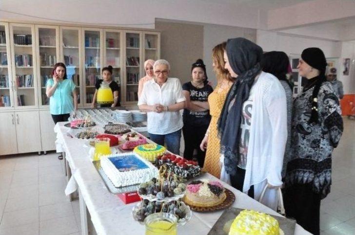 Pasta Kursuna Katılan Kursiyerler Hünerlerini Sergiledi G4