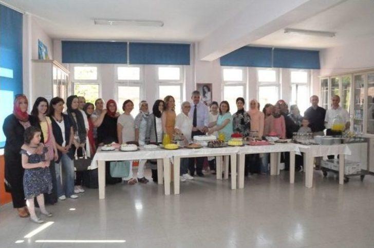 Pasta Kursuna Katılan Kursiyerler Hünerlerini Sergiledi G5