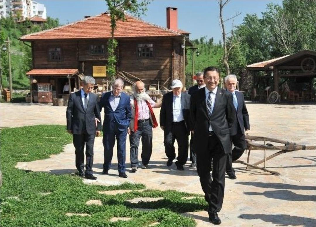 T&uuml;rk Edebiyatının &Ouml;nemli İsimleri Altınk&ouml;y&rsquo;de