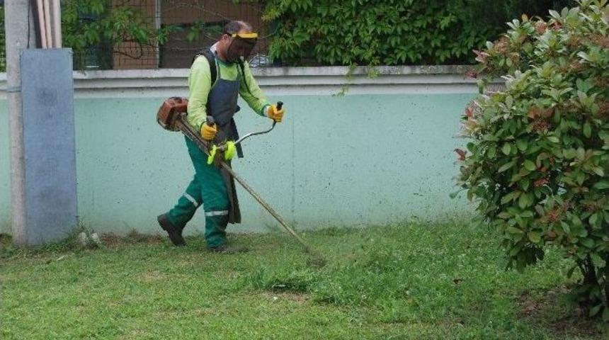 İzmit&rsquo;te G&uuml;nde 30 Bin Metrekare Alan Tırpanlanıyor