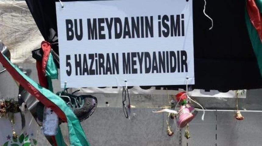 Diyarbakır'daki Bombalı Saldırıda 'trafo Patlaması' Diyen Sunucu: 'bomba Deseydim Insanlar Birbirini Ezerdi'