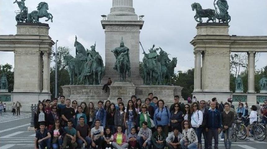 Kuşadası&rsquo;nda "anadolu&rsquo;dan Balkanlara Ritmik Adımlar&ldquo; Projesi