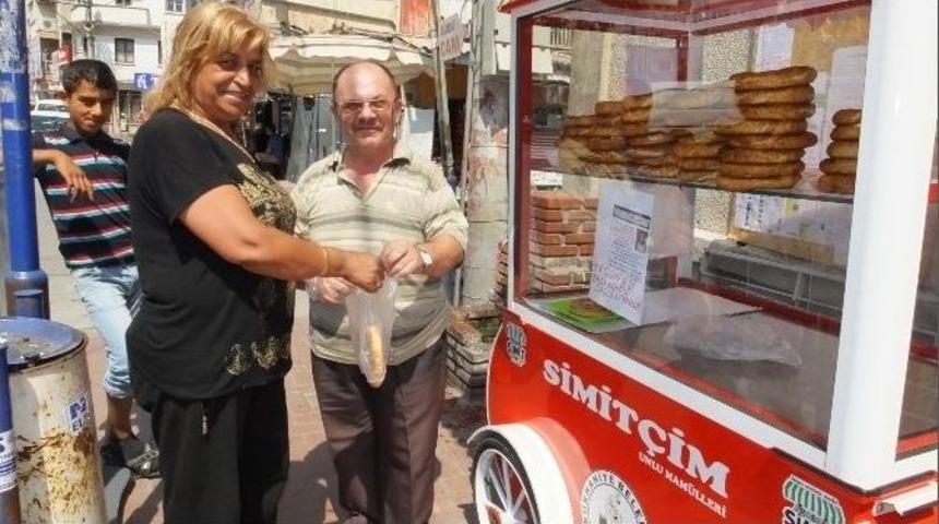 Burhaniyeli Şair Simit&ccedil;inin İlk G&uuml;nk&uuml; Geliri K&uuml;&ccedil;&uuml;k İlkay&rsquo;a