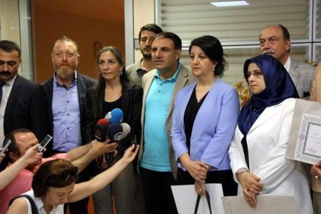 Hdp İstanbul Milletvekilleri Mazbatalarını Aldı