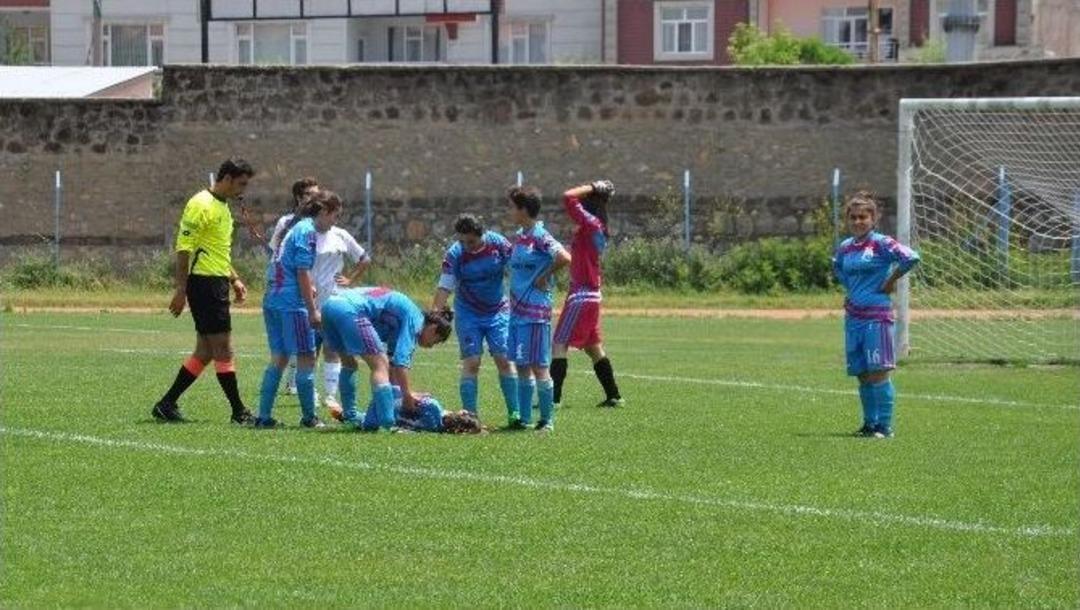 Muş&rsquo;ta Yapılan T&uuml;rkiye Gen&ccedil; Kızlar Şampiyonasında Sağlık&ccedil;ı Krizi Yaşandı