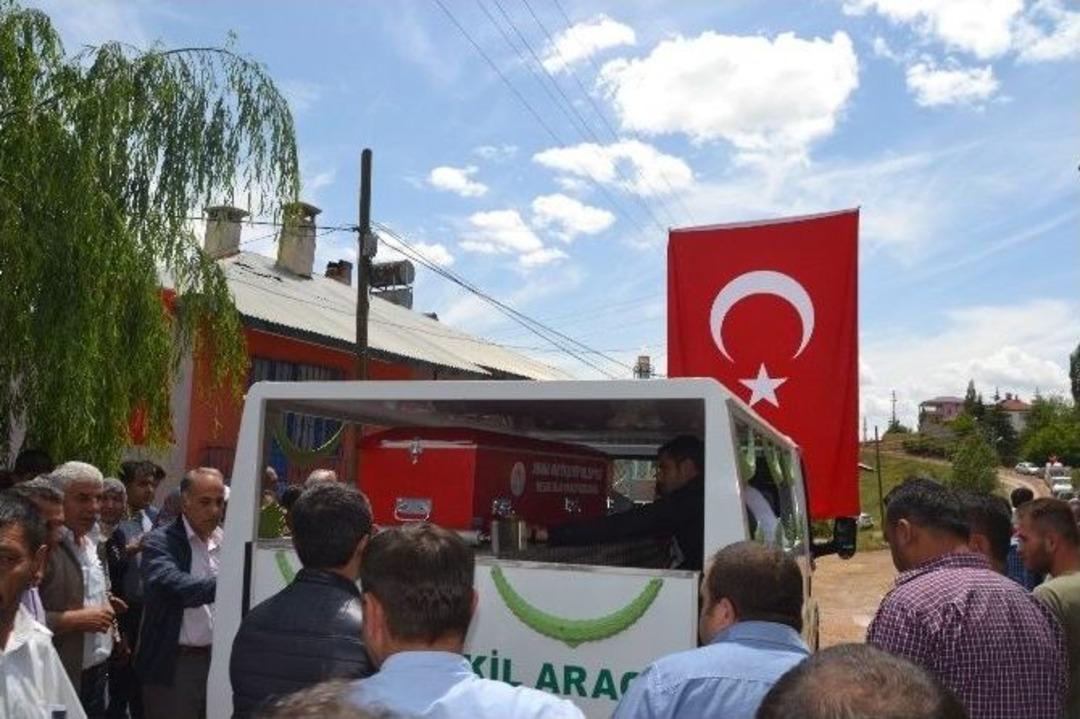 Silahlı Saldırı Sonucu &Ouml;ld&uuml;r&uuml;len Cezaevi M&uuml;d&uuml;r&uuml; Son Yolculuğuna Uğurlandı