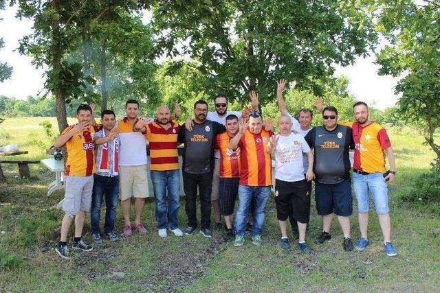 Saraylı Galatasaray Taraftarları Piknikte Buluştu