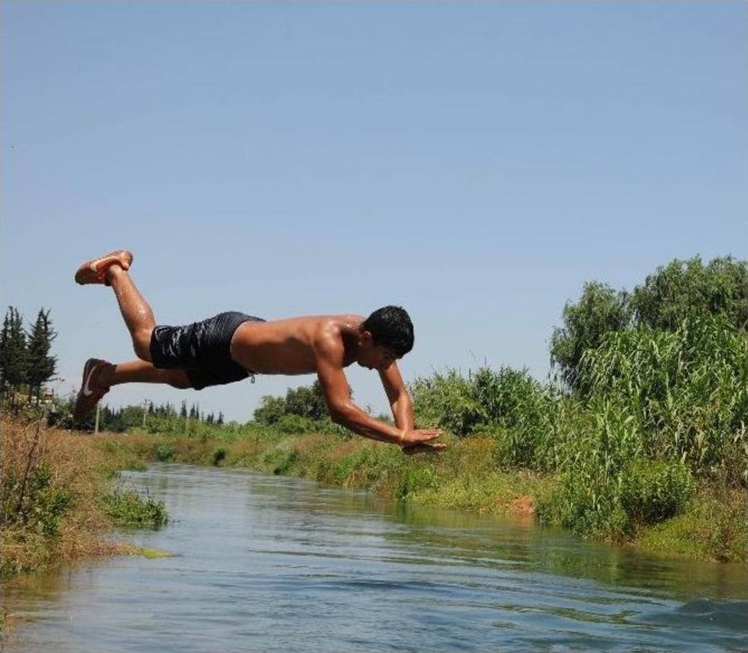 Antalya&rsquo;da Sıcak Hava Bunalttı