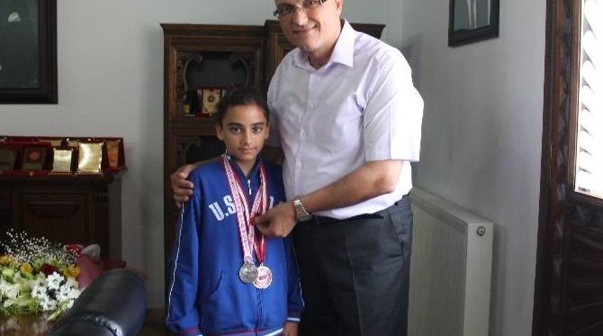 T&uuml;rkiye&rsquo;nin En Hızlılarına &Ouml;d&uuml;l