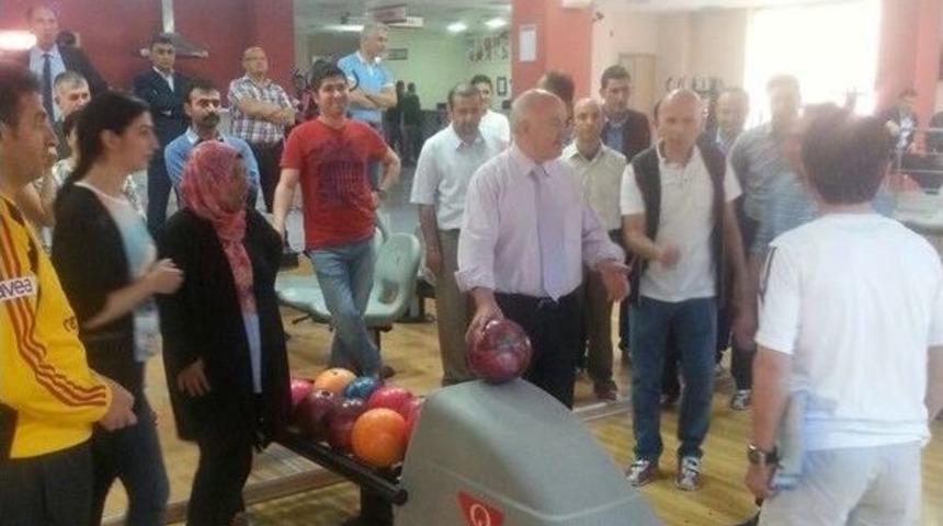 Paland&ouml;ken Kaymakamlığı Bowling Turnuvası D&uuml;zenledi