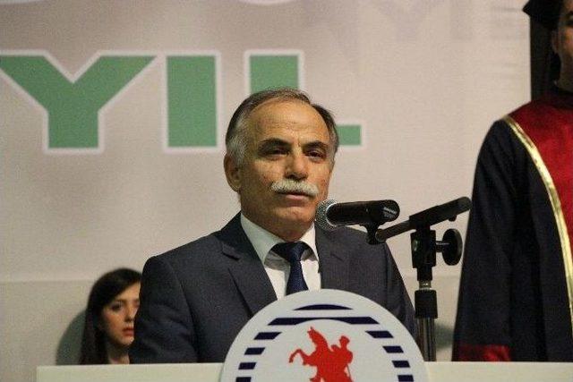 Diş Hekimliği Fakültesi 88 Mezun Verdi