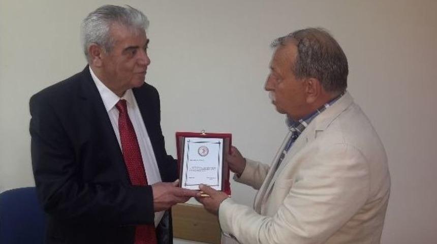 Haberal Ve M&uuml;ft&uuml;oğlu&rsquo;na Teşekk&uuml;r Plaketi