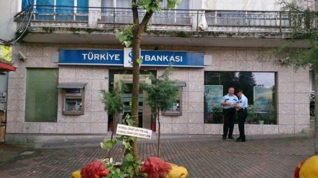 Banka Müdürü Işyerinde Intihar Etti