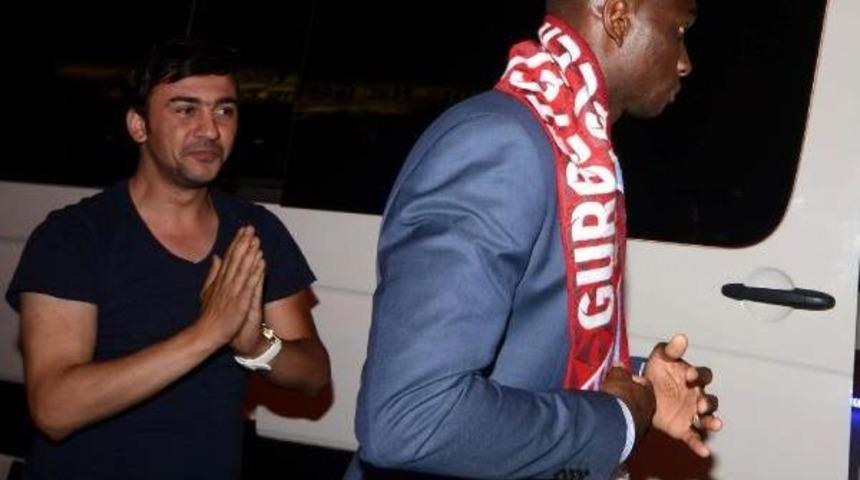 Trabzonspor&rsquo;Un Yeni Transferi M&rsquo;Bia Trabzon&rsquo;A Geldi
