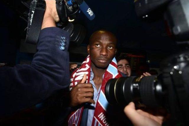 Trabzonspor’Un Yeni Transferi M’Bia Trabzon’A Geldi